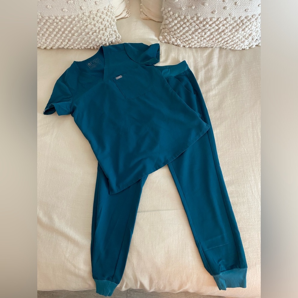 Caribbean Blue Figs Scrub Set